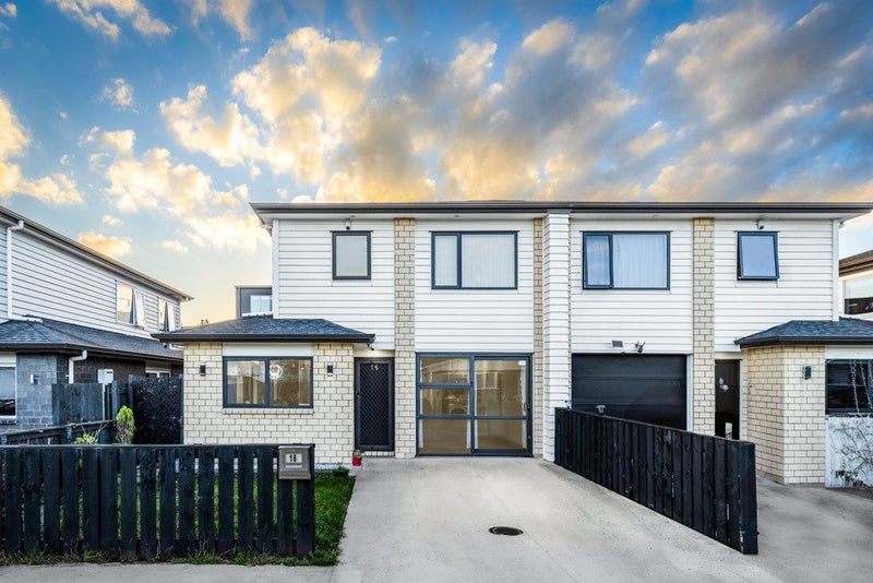 18 Dolbel Place, Mangere East, Auckland - Carousel 1
