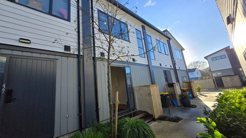 3/7 Bertram Grove, Naenae, Lower Hutt - Carousel 9