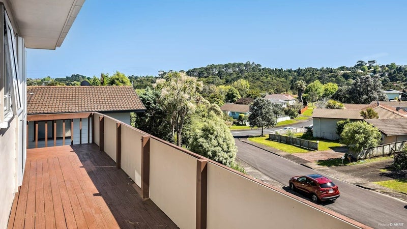 5 Malibu Grove, Bayview, Auckland - Carousel 1