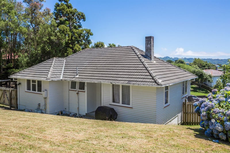 9 Berkshire Grove, Cannons Creek, Porirua - Carousel 2