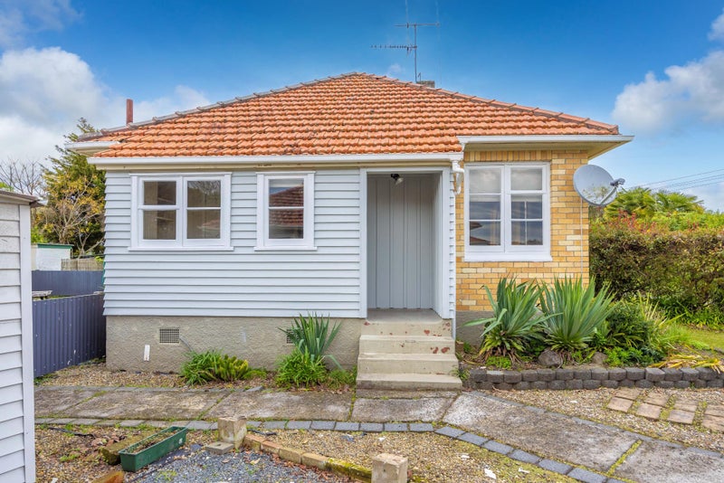 3 Treloar Street, Fairfield, Hamilton - Carousel 2