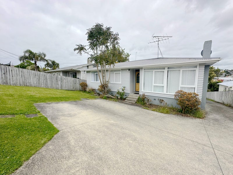 9 Raeben Avenue, Hillcrest, Auckland - Carousel 1