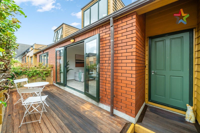 8 Futuna Close, Karori, Wellington - Carousel 2