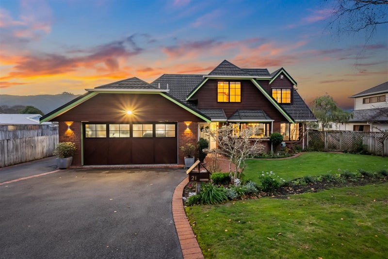 2/21 Marlborough Street, Silverstream, Upper Hutt - Carousel 1