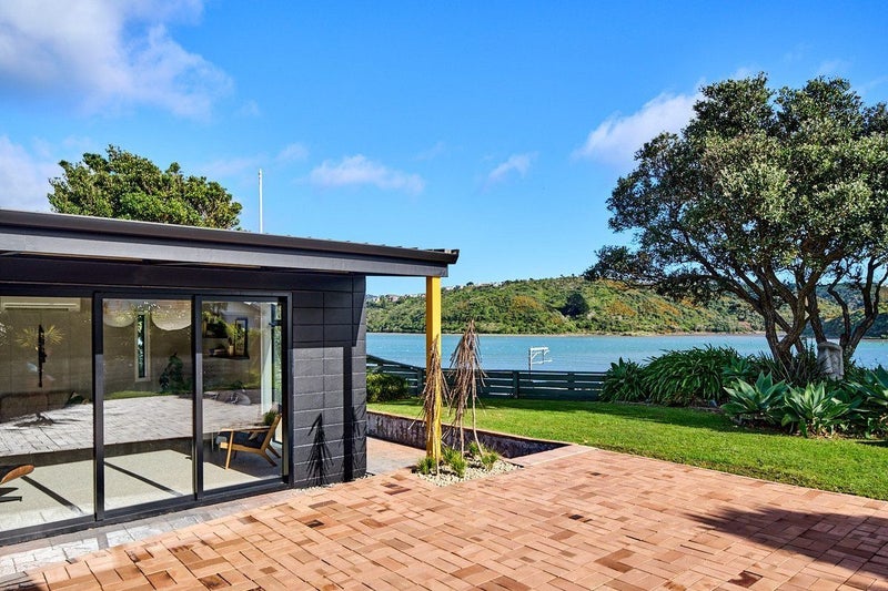 6 Brora Crescent, Papakowhai, Porirua - Carousel 2