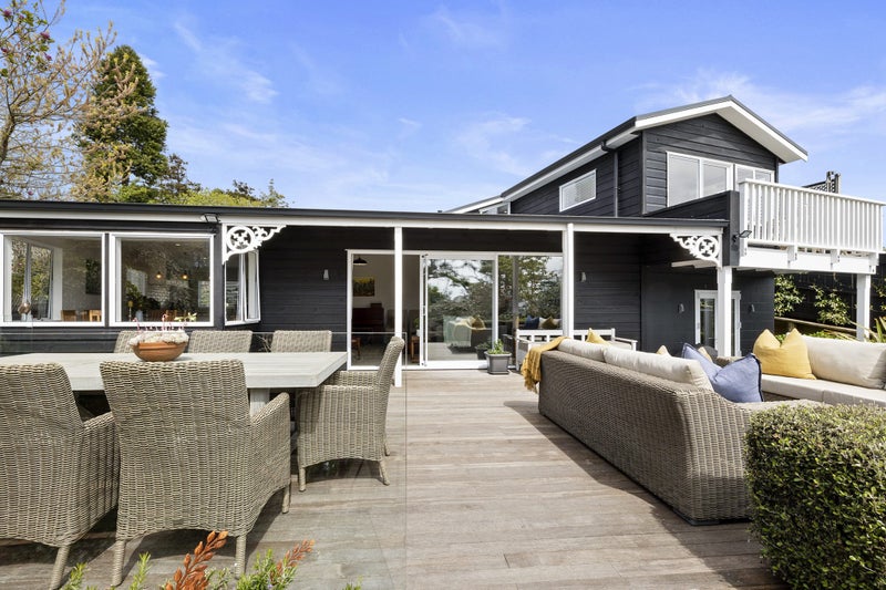 10A Sequoia Grove, Merrilands, New Plymouth - Carousel 1