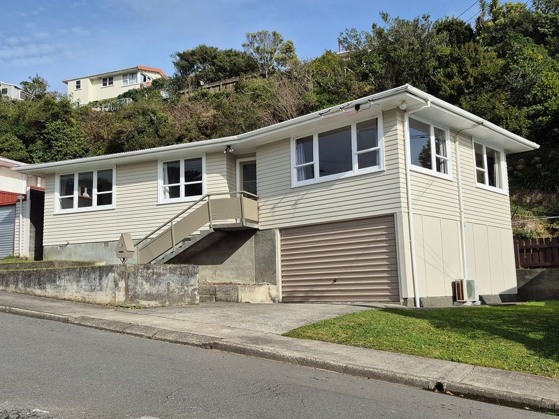 92 Beazley Avenue, Paparangi, Wellington - Carousel 1
