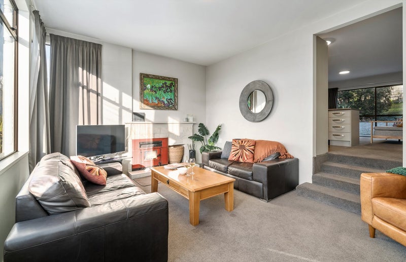 8A Wynyard Crescent, Fernhill, Queenstown - Carousel 1