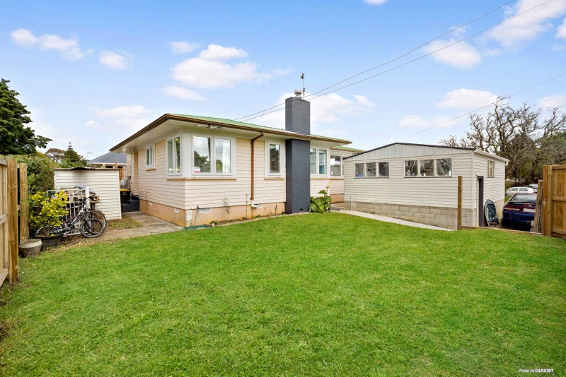 12 Challinor Street, Pakuranga, Auckland - Carousel 1