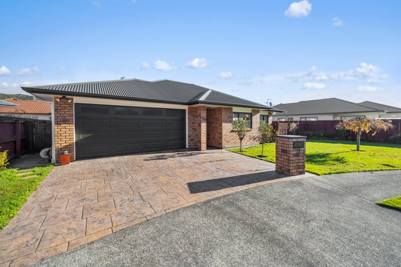 12 Woodland Grove, Wainuiomata, Lower Hutt - Carousel 2