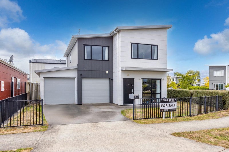 4 Ridgedale Crescent, Flagstaff, Hamilton - Carousel 1