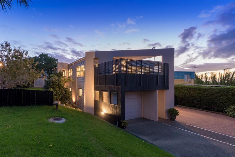 6 Charles Dickens Drive, Mellons Bay, Auckland - Carousel 2