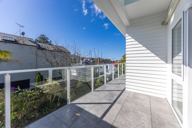 8D Arotau Place, Grafton, Auckland - Carousel 10