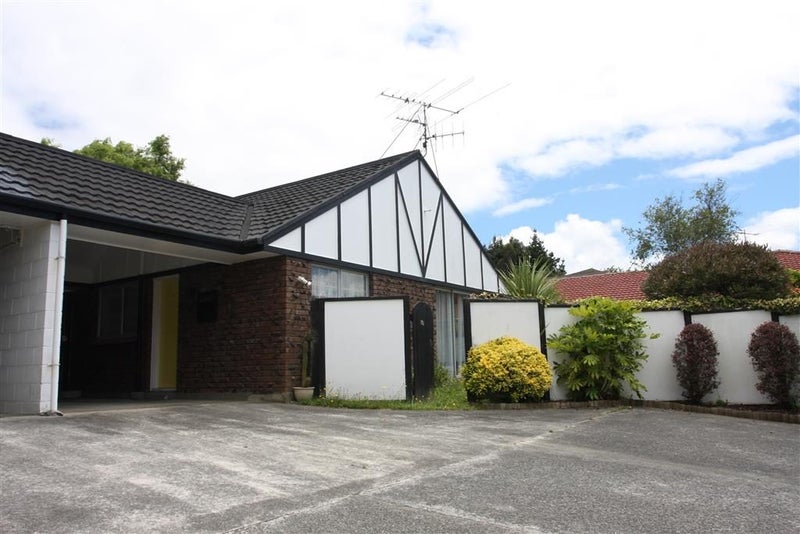 30B Halswater Drive, Churton Park, Wellington - Carousel 1