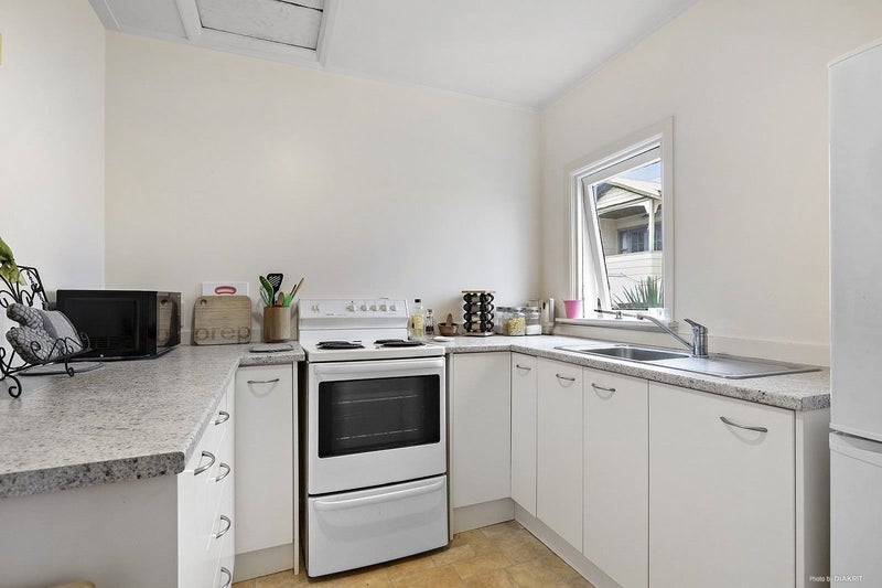 57 Hawker Street, Mount Victoria, Wellington - Carousel 1