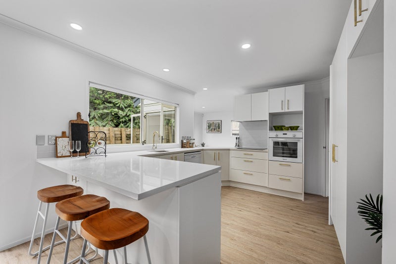 110 Stapleford Crescent, Browns Bay, Auckland - Carousel 2