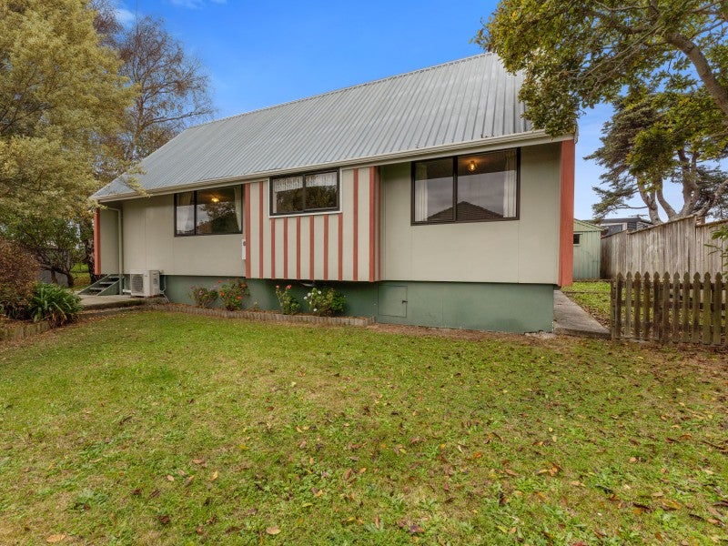 2/15 Sheridan Crescent, Trentham, Upper Hutt - Carousel 1