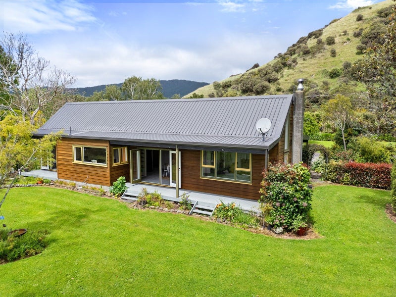 123 North Manakau Road, Manakau, Levin - Carousel 2