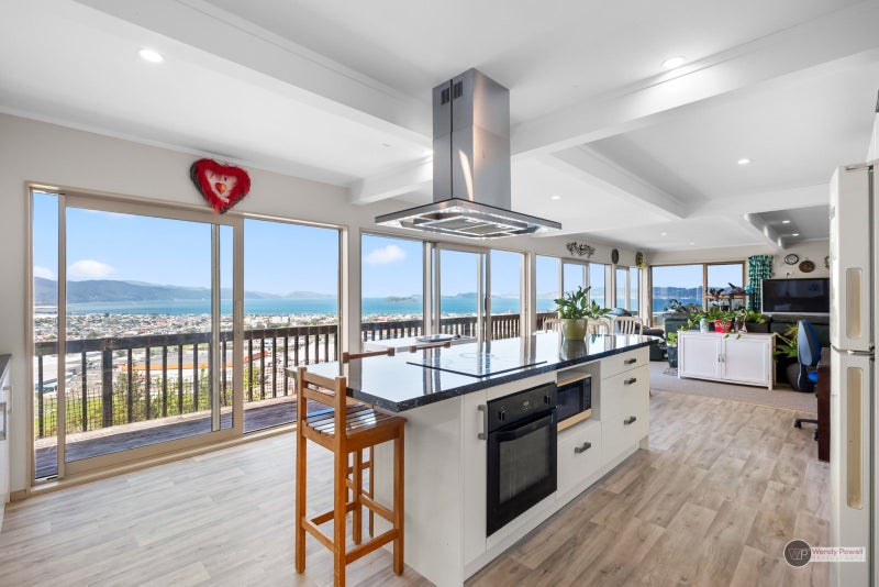 11 Chestnut Grove, Maungaraki, Lower Hutt - Carousel 1