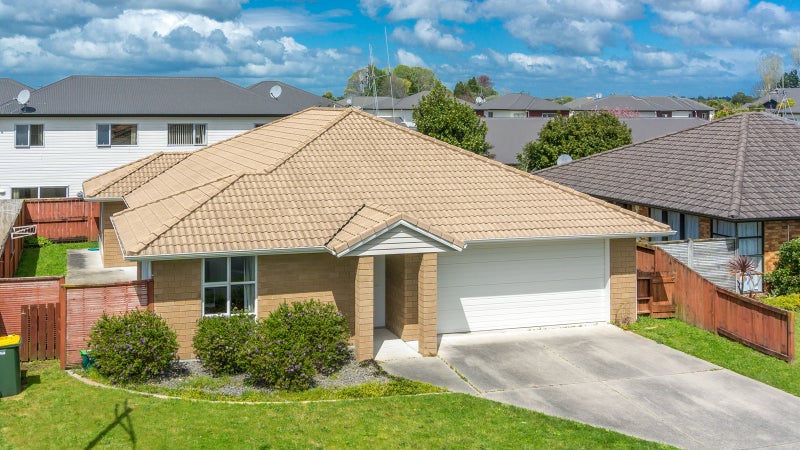 32 Parkside Drive, Huntington, Hamilton - Carousel 1