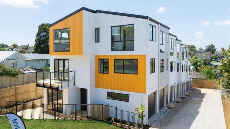 5/11 Kayle Glen, West Harbour, Auckland - Carousel 1