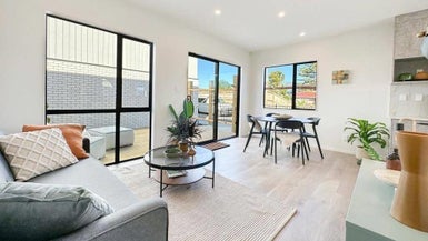 39 Fantail Place, Avondale, Auckland - Carousel 1