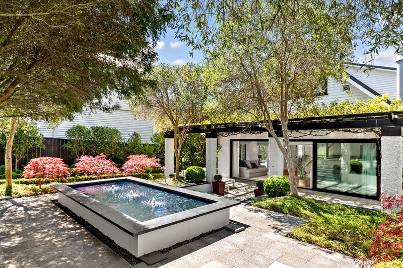 54B Hobson Street, Thorndon, Wellington - Carousel 1