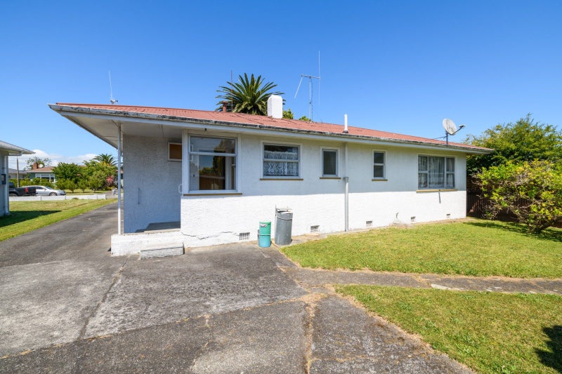 5 Belvedere Crescent, Takaro, Palmerston North - Carousel 22