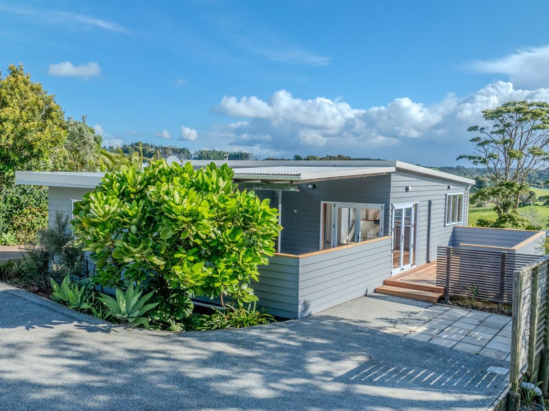 435 Sea View Road, Onetangi, Waiheke Island - Carousel 1