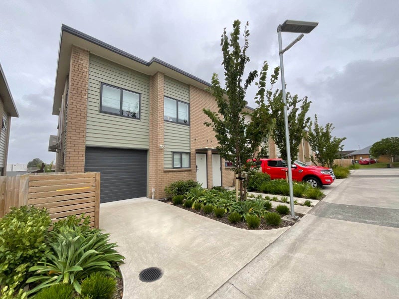 9 Pangu Way, Mangere, Auckland - Carousel 1