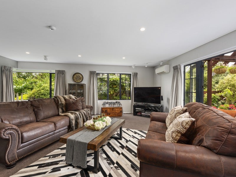 23 Mccarthy Grove, Clouston Park, Upper Hutt - Carousel 2