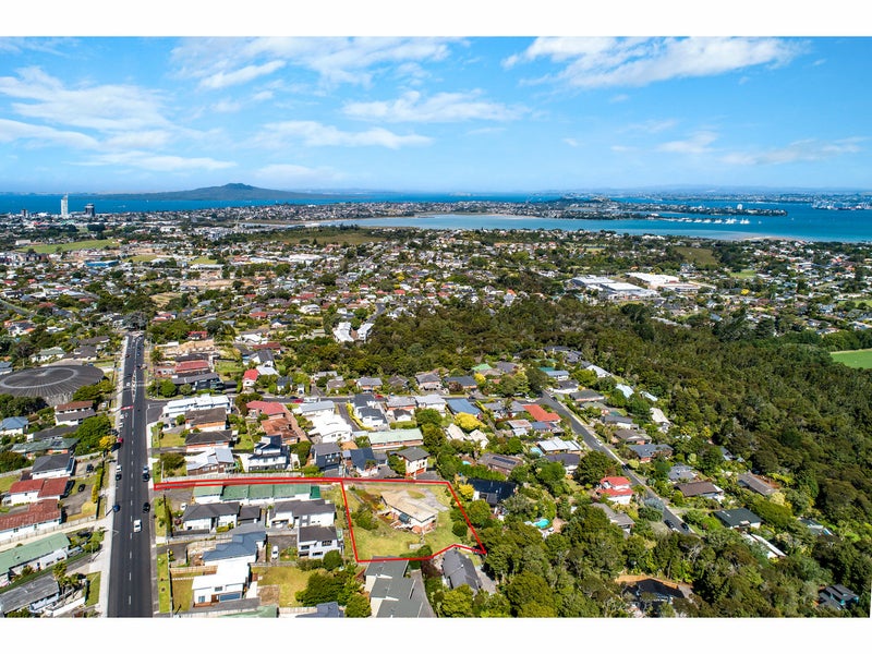 83 Pupuke Road, Northcote, Auckland - Carousel 1