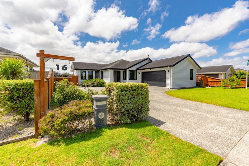 16 Robert Might Road, Kumeu - Carousel 24