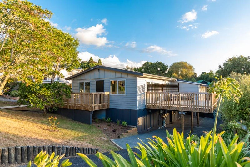 6 Deborah Place, Albany - Carousel 1