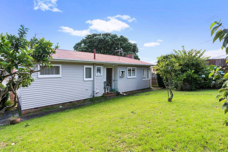 19 Sunnyfield Crescent, Glenfield, Auckland - Carousel 2
