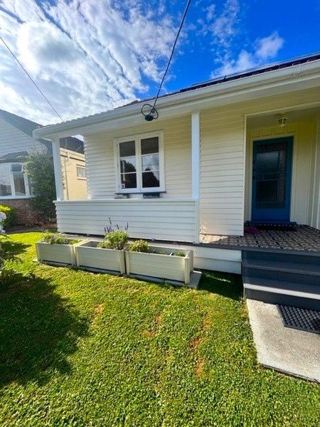 10 Melvill Grove, Waterloo, Lower Hutt - Carousel 2