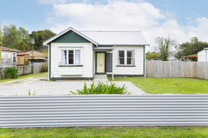 25 Endcliffe Road, Kaiti, Gisborne - Carousel 1