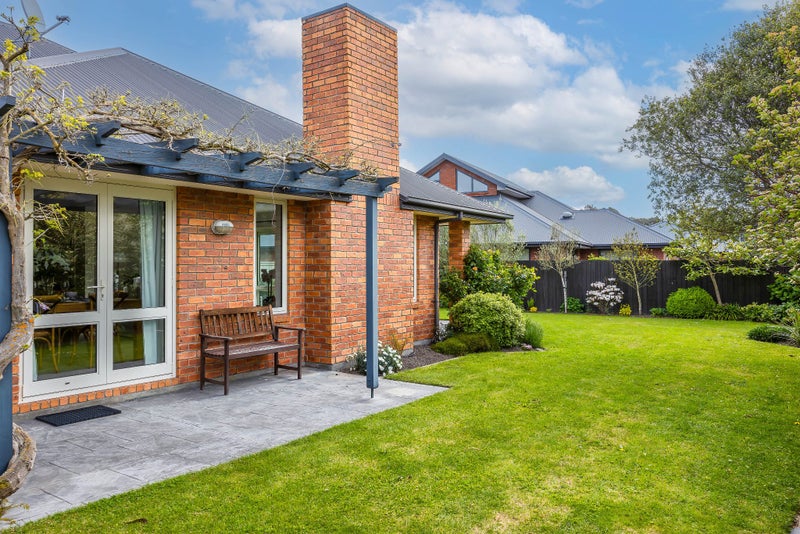 7 Benmore Gardens, Harewood, Christchurch - Carousel 19