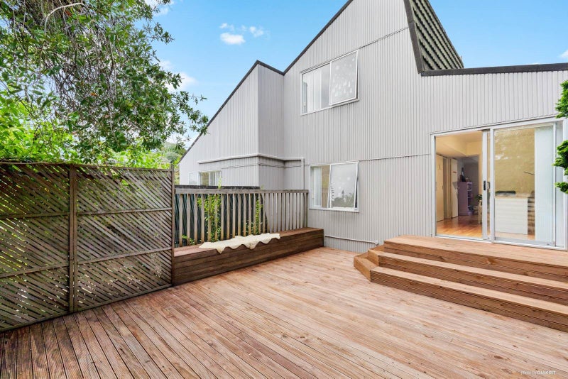 7 Honeysuckle Lane, Mairangi Bay, Auckland - Carousel 2