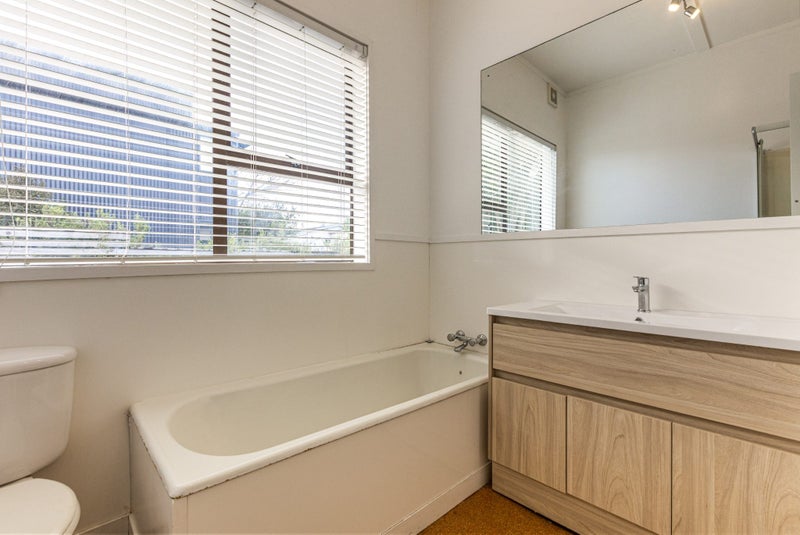 19 Old Lake Road, Narrow Neck, Auckland - Carousel 15