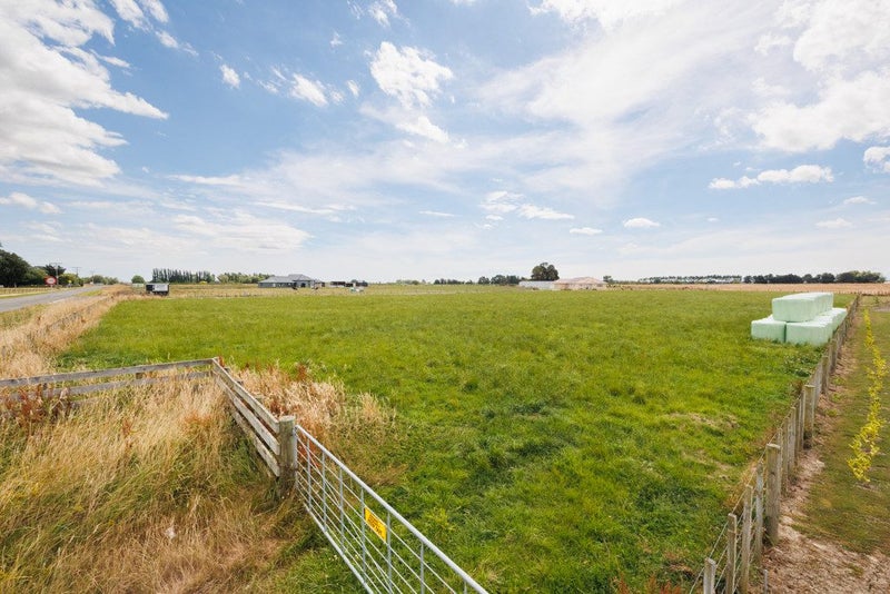 16 Flygers Line, Milson, Palmerston North - Carousel 1