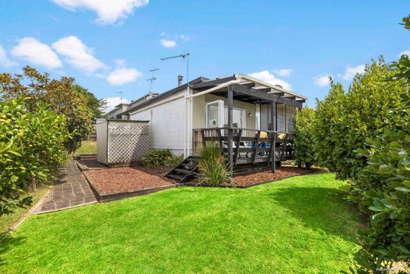 1/2 Pleasant Street, Onehunga, Auckland - Carousel 1