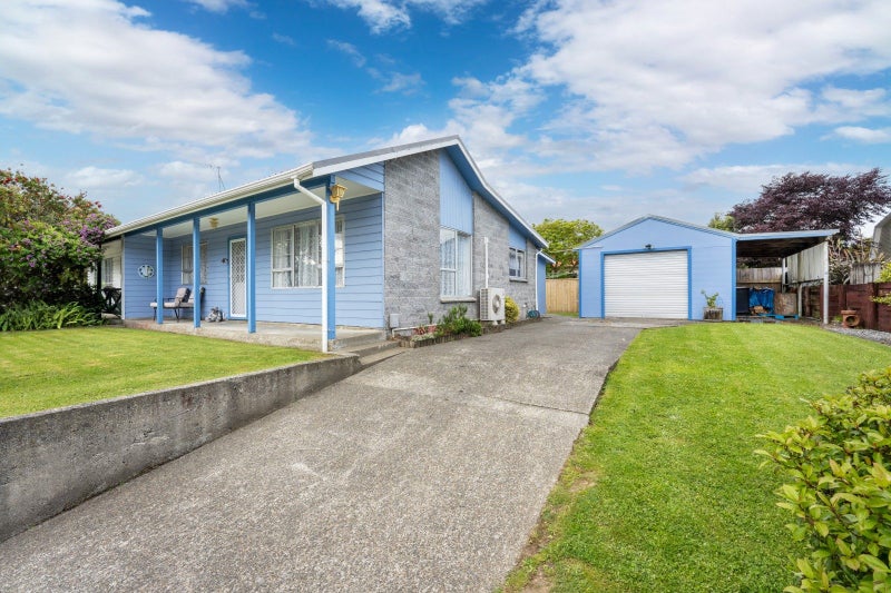 2/8 Cederholm Grove, Brown Owl, Upper Hutt - Carousel 1