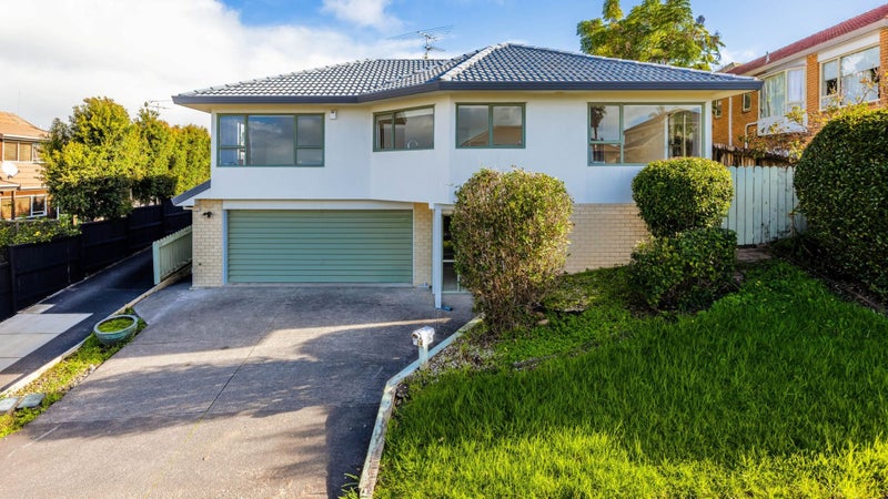 2/14 Kells Place, Botany Downs, Auckland - Carousel 1