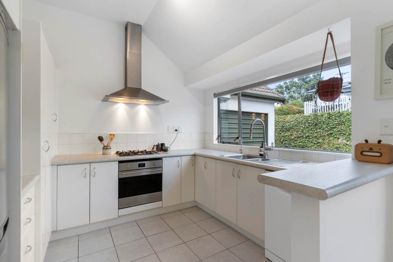 2/116 Riddell Road, Glendowie, Auckland - Carousel 2