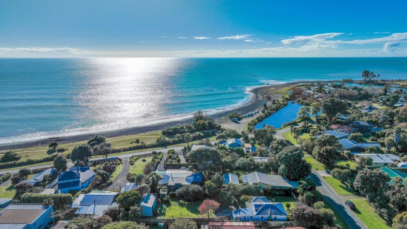 11 Leyland Road, Te Awanga, Te Awanga - Carousel 1