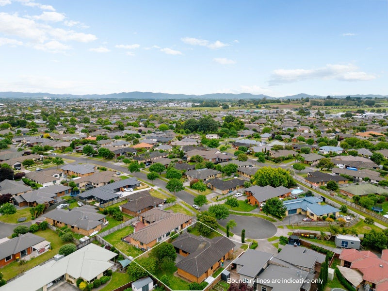 12 Miers Glade, Rototuna North, Hamilton - Carousel 2