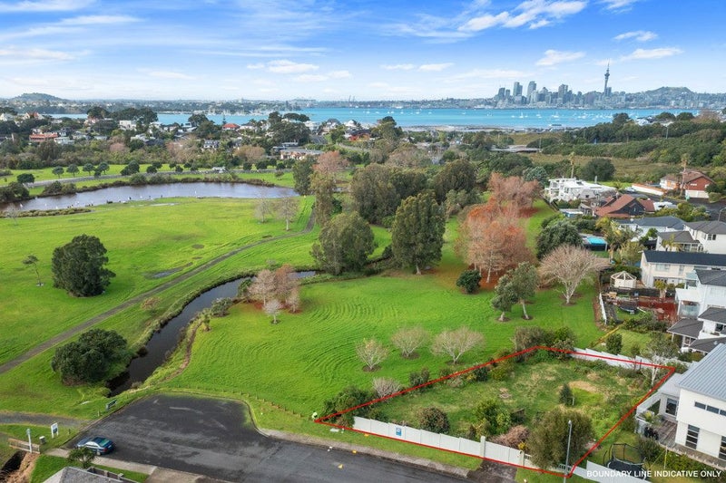 2 Puawai Place, Northcote, Auckland - Carousel 1