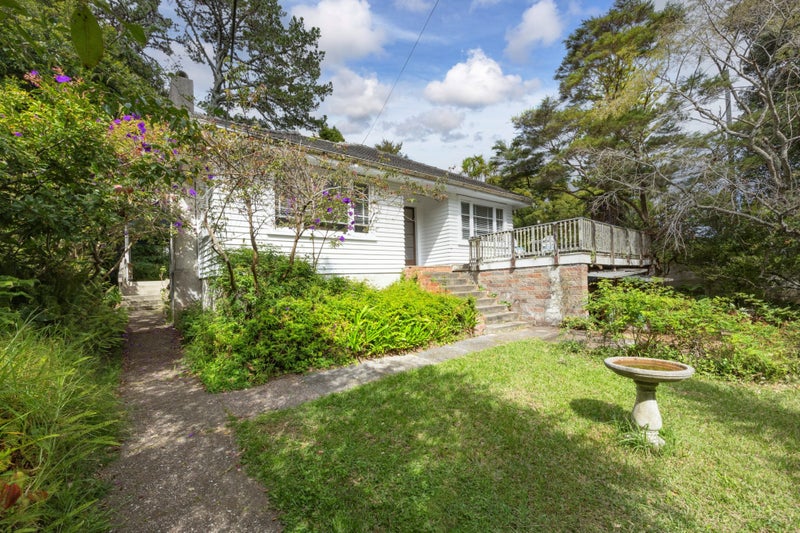 48 Cliff View Drive, Green Bay, Auckland - Carousel 1