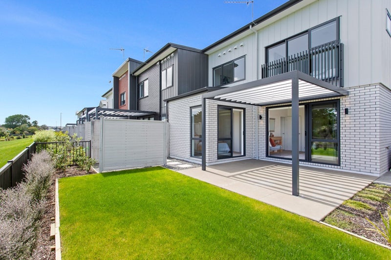 17 Lady McKenzie Mews, Takanini, Auckland - Carousel 2